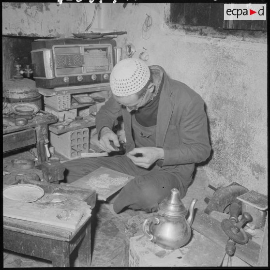 Fort-National. Un artisan au travail.