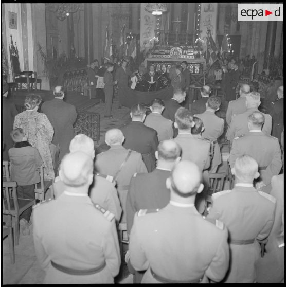 Cathédrale d'Alger. Messe anniversaire de la mort du maréchal de Lattre de Tassigny.