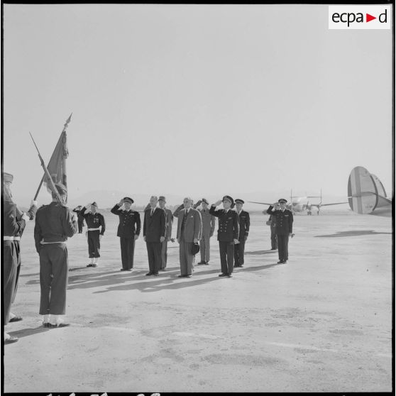 Maison Blanche. Salut des autorités pendant la cérémonie militaire.