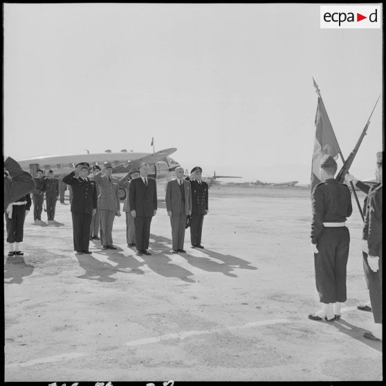 Maison Blanche. Salut des autorités pendant la cérémonie militaire.