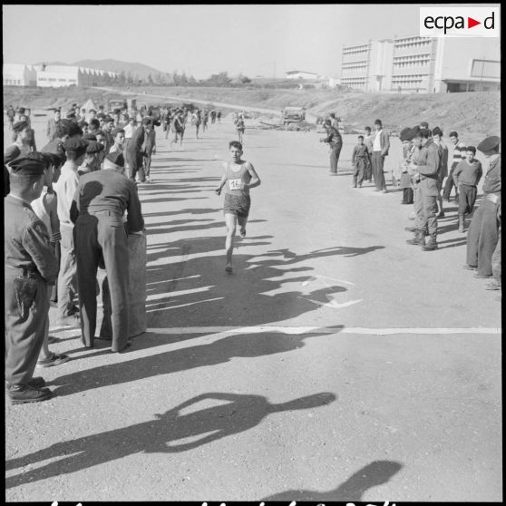Tizi Ouzou. Tournoi de cross-country. Arrivée des cadets.