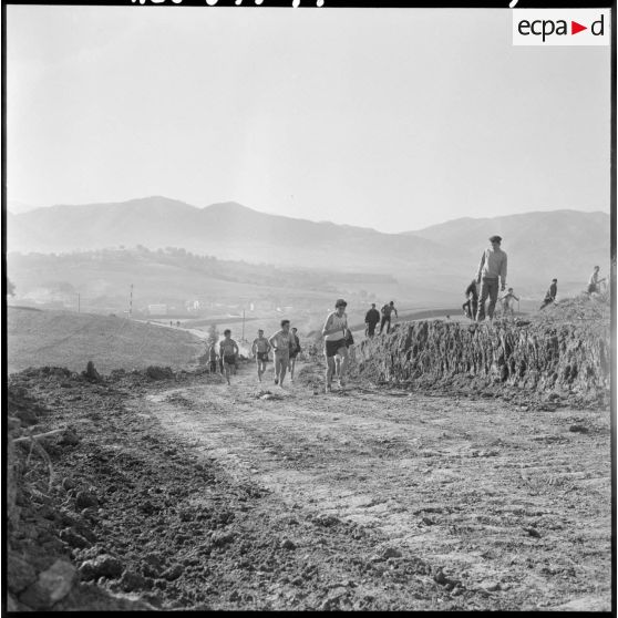 Tizi Ouzou. Tournoi de cross-country. Pendant le parcours.