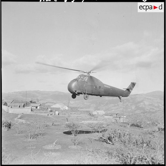 Kouriet. Héliportage des commandos du 1er régiment de parachutistes coloniaux (RPC).