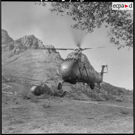 Kouriet. Héliportage des commandos du 1er régiment de parachutistes coloniaux (RPC).