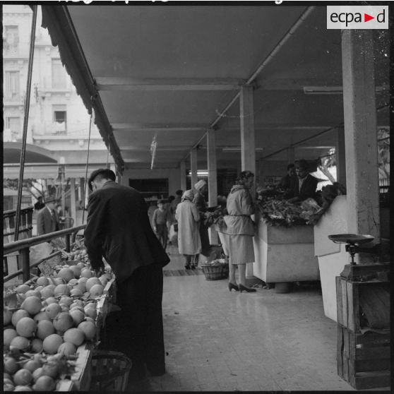 Alger. Quartier européen. Marché.