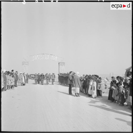 Inspection du général Allard dans l'est constantinois. Cérémonie à Negrine.