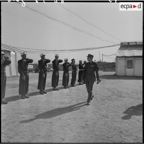 Inspection du général Allard dans l'est constantinois. Revue des troupes.