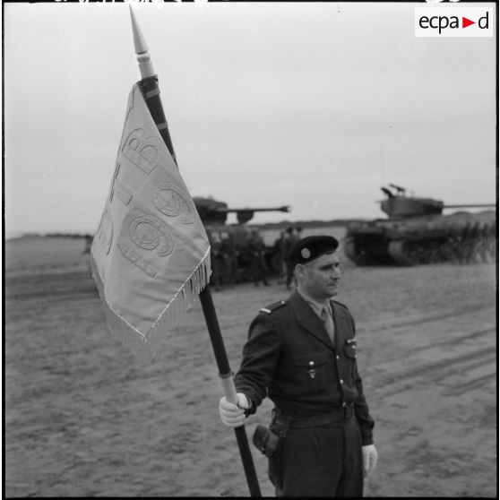 Hussein Dey. Camp du Lido. Le capitaine Léger et le Fanion.