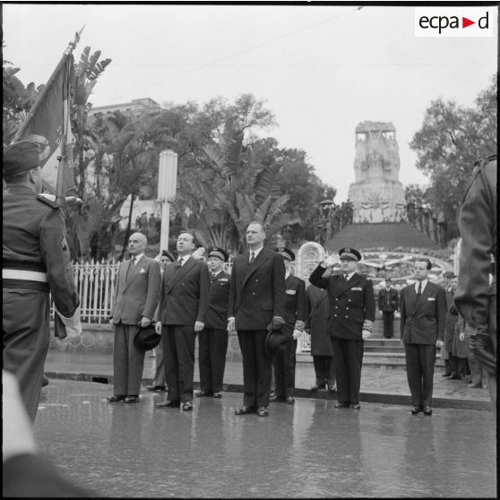 Alger. Monument aux morts. Cérémonie en présence de Michel Debré.