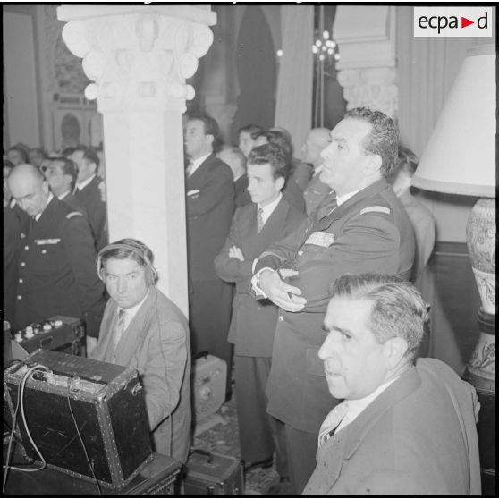 Alger. Palais d'été. Les autorités écoutant le discours de Michel Debré.