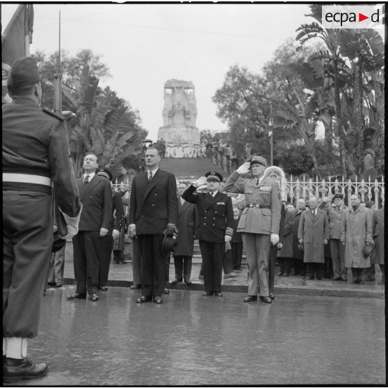 Alger. Monument aux morts. Cérémonie en présence de Michel Debré.