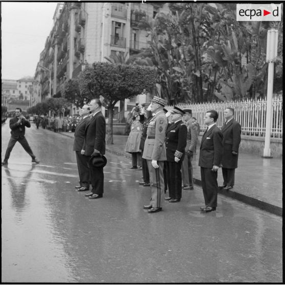 Alger. Monument aux morts. Cérémonie en présence de Michel Debré.