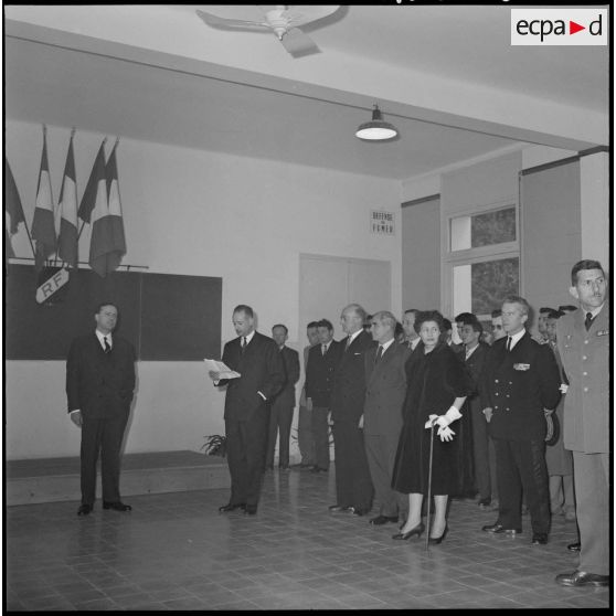 Rovigo. Centre de formation professionnelle agricole. Monsieur Pelissier fait un exposé à Michel Debré.