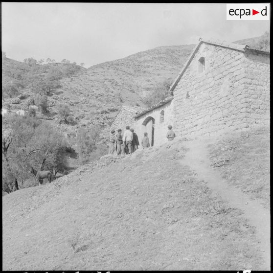 Ouled-Ouaret. Les enfants se rendent à l'école.