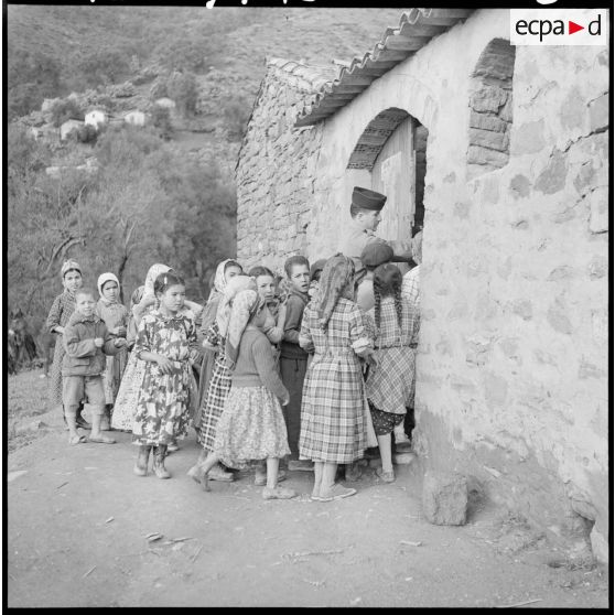 Ouled-Ouaret. Les enfants rentrent en classe.