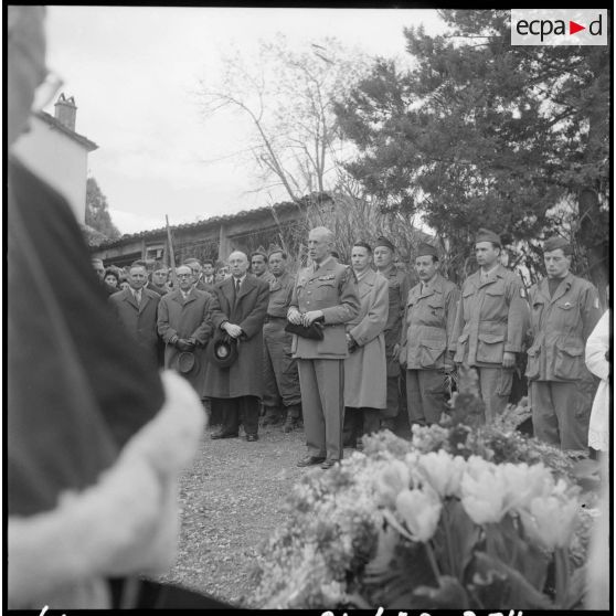 Tizi Ouzou. Le général Faure fait une courte allocution lors des obsèques.