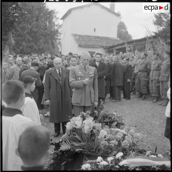 Tizi Ouzou. Le général Faure béni la dépouille des postiers.