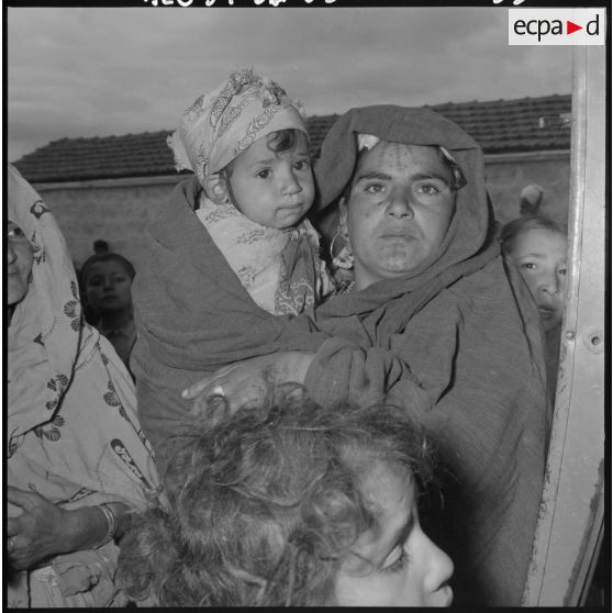 Jemmapes. L'équipe d'ASRA (assistantes sociales les Rurales Auxiliaires) visite une fois par semaine les centres de regroupement situés près de la ville.