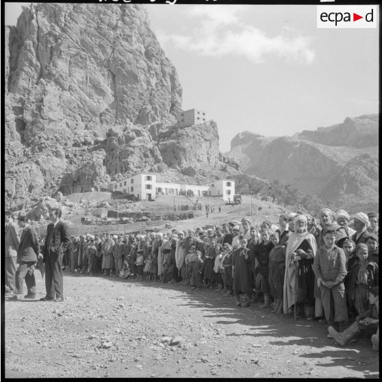 Agouni-Gueghrane. La population du village.