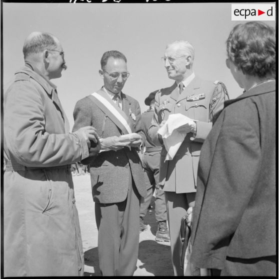 Agouni-Gueghrane. Le général Faure et Azem Ouali.