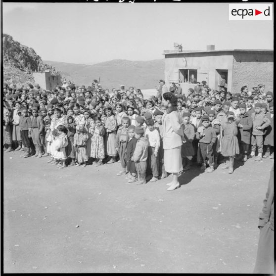 Agouni-Gueghrane. Les enfants des écoles.