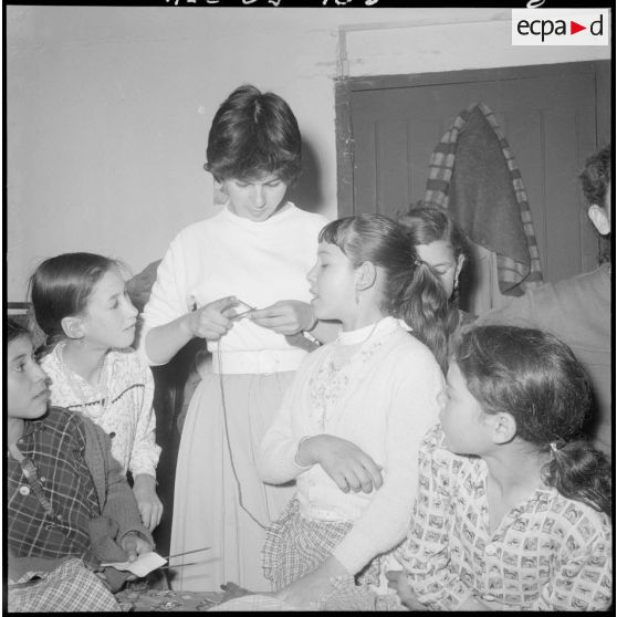 Tizi Ouzou. Le travail des élèves du cercle féminin de Tizi Ouzou.