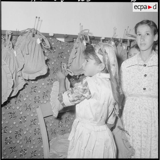 Tizi Ouzou. Le travail des élèves du cercle féminin de Tizi Ouzou.