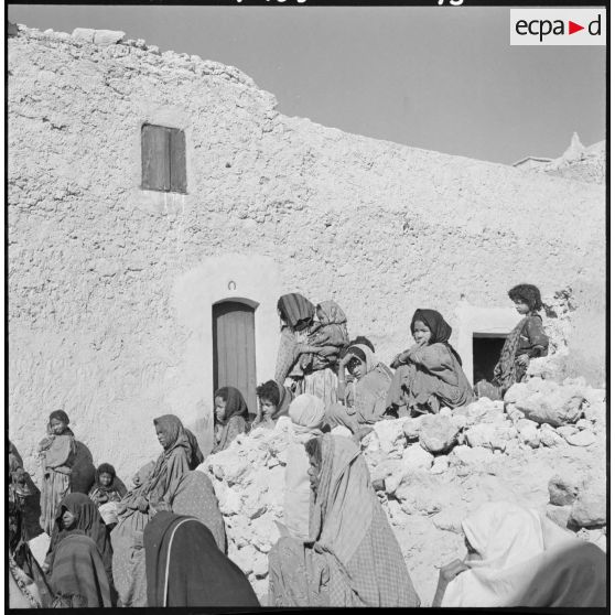 N'Goussa. La population civile.