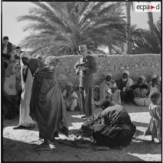 N'Goussa. Distribution de vivres à la population civile.