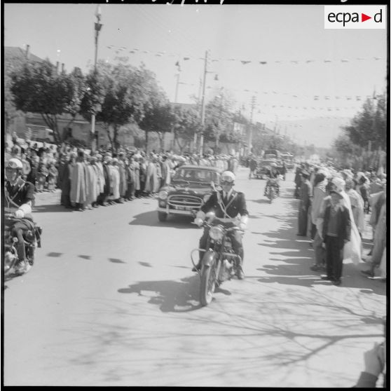 Tizi Ouzou. Le départ des autorités après la cérémonie.