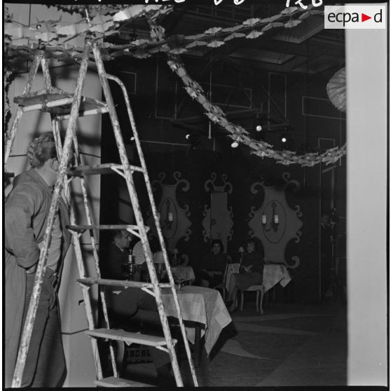 Alger. Studios de la télévision. Répétition d'une pièce de théâtre.