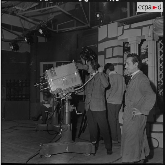 Alger. Studios de la télévision. Equipe technique.