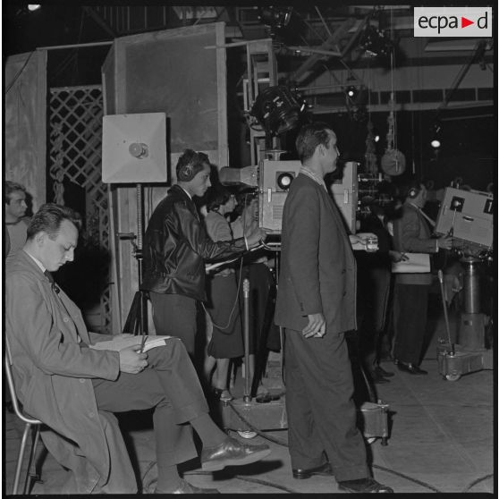 Alger. Studios de la télévision. Equipe technique.
