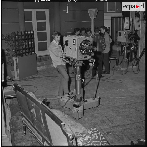 Alger. Studios de la télévision. Equipe technique.