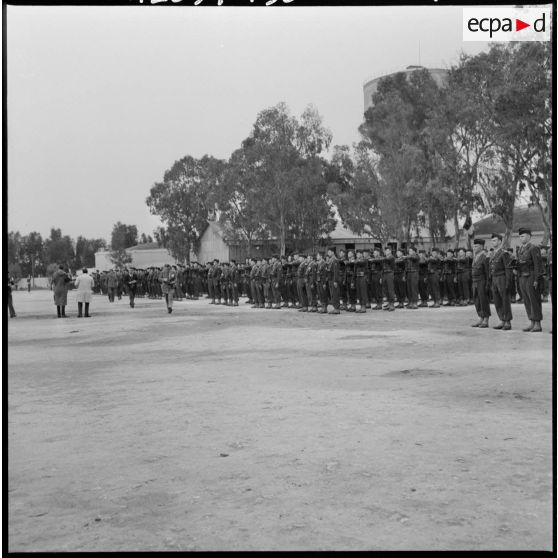 Maison Carré. Prise d'armes au 45e régiment d'instruction des transmissions (RITrs).