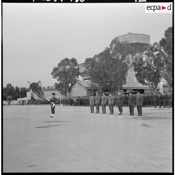 Maison Carré. Prise d'armes au 45e régiment d'instruction des transmissions (RITrs).