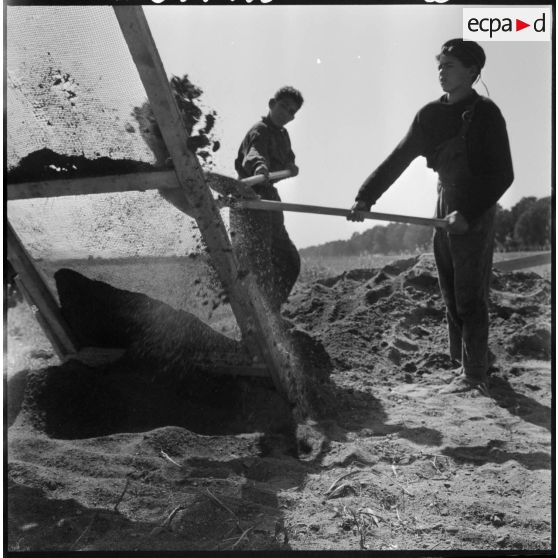 Malakoff. Le sable est passé au tamis.