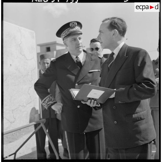 Robertville. Michel Debré vient de recevoir un album souvenir de la section administrative spécialisée (SAS) de l'Arb-Estahia.