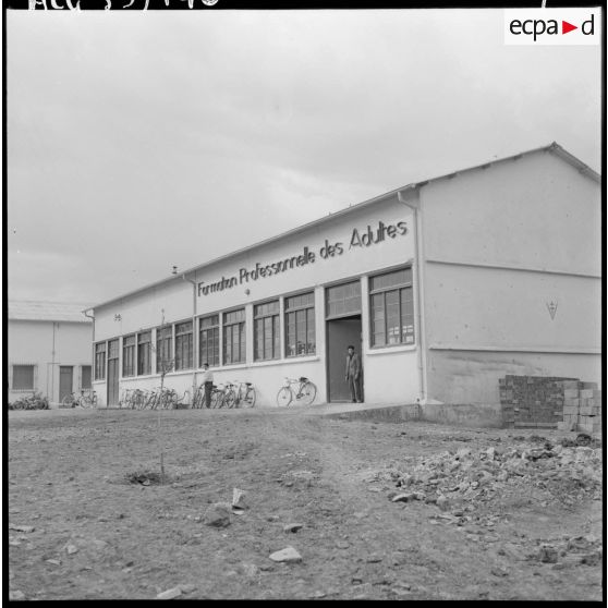 Oued Fodda. Bâtiment atelier de l'un des centres de formation professionnelle des adultes (CFPA)