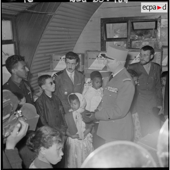 Maison Carrée. Le général Durand rencontre les instituteurs.