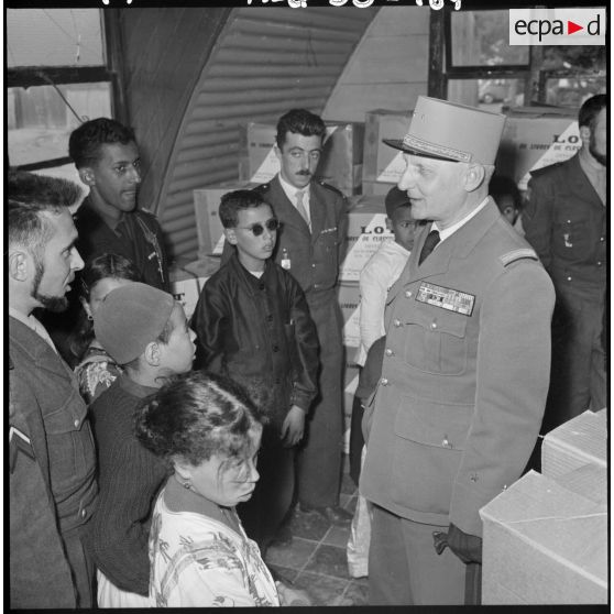 Maison Carrée. Le général Durand rencontre les instituteurs.