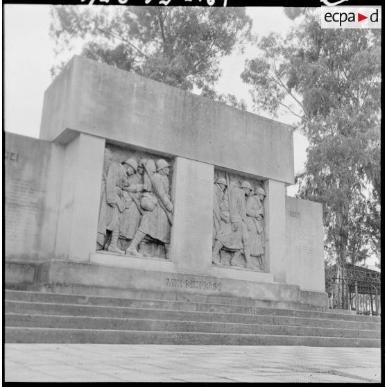 Monument aux morts en Algérie.