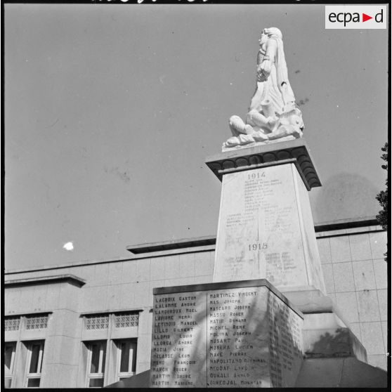 Hussein Dey. Monument aux morts.