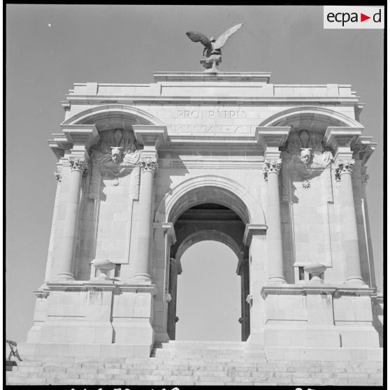 Constantine. Monument aux morts.