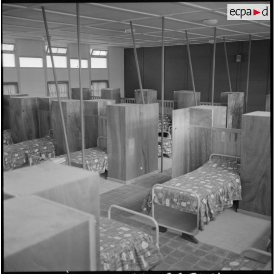 Orléansville. Collège. Ses dortoirs.