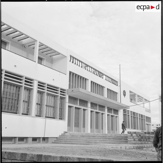 Orléansville. Le nouveau bâtiment des postes, télégraphes et téléphones (PTT).