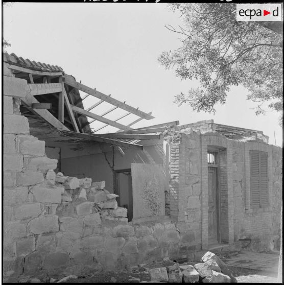 Orléansville. Une habitation détruite pendant le tremblement de terre de 1954.