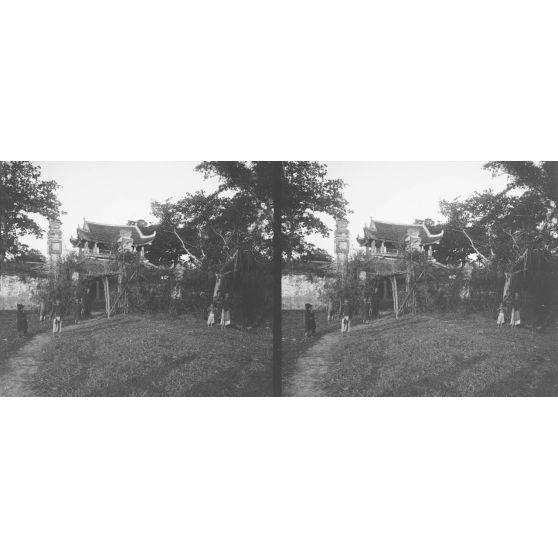 963. Au village de Pho-Tia. [légende d'origine]