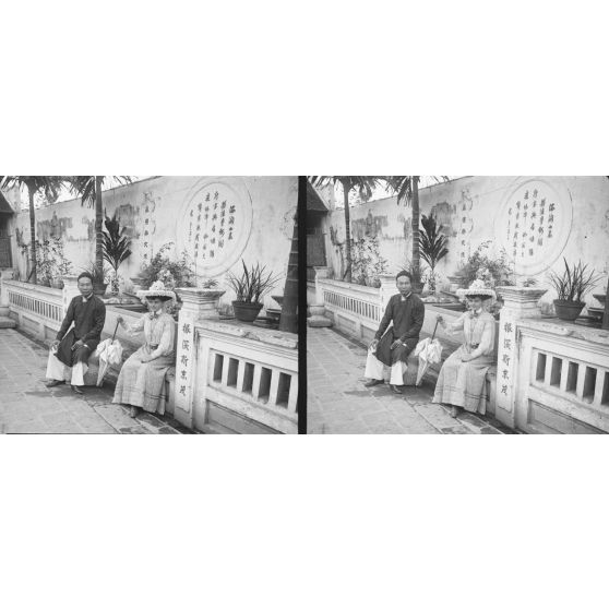 966. Cour d'une villa (Pham Van-Khoan). [légende d'origine]