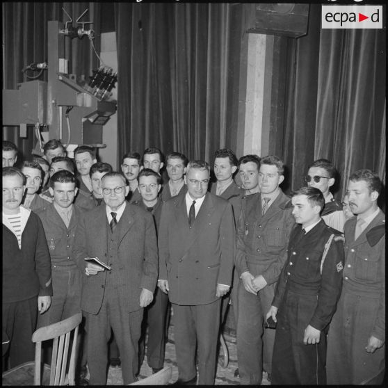 Alger. Maison de l'agriculture. Le personnel avec monsieur Merlin.